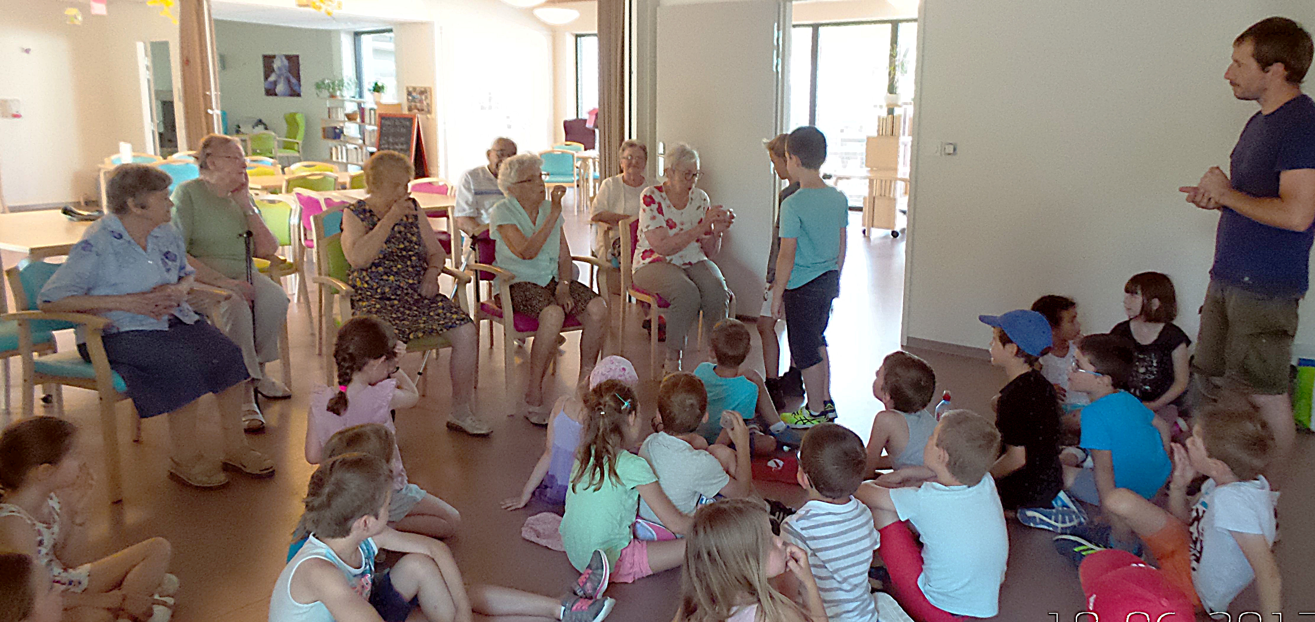 Lire la suite à propos de l’article Découverte du verger par les CP CE1<span class="rating-result after_title mr-filter rating-result-21089" >			<span class="no-rating-results-text">.</span>		</span>