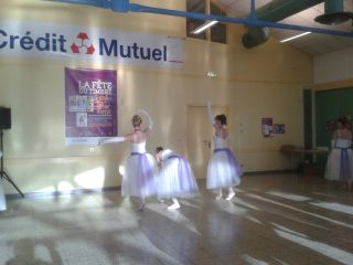 Lire la suite à propos de l’article Danse à la Fête du Timbre
