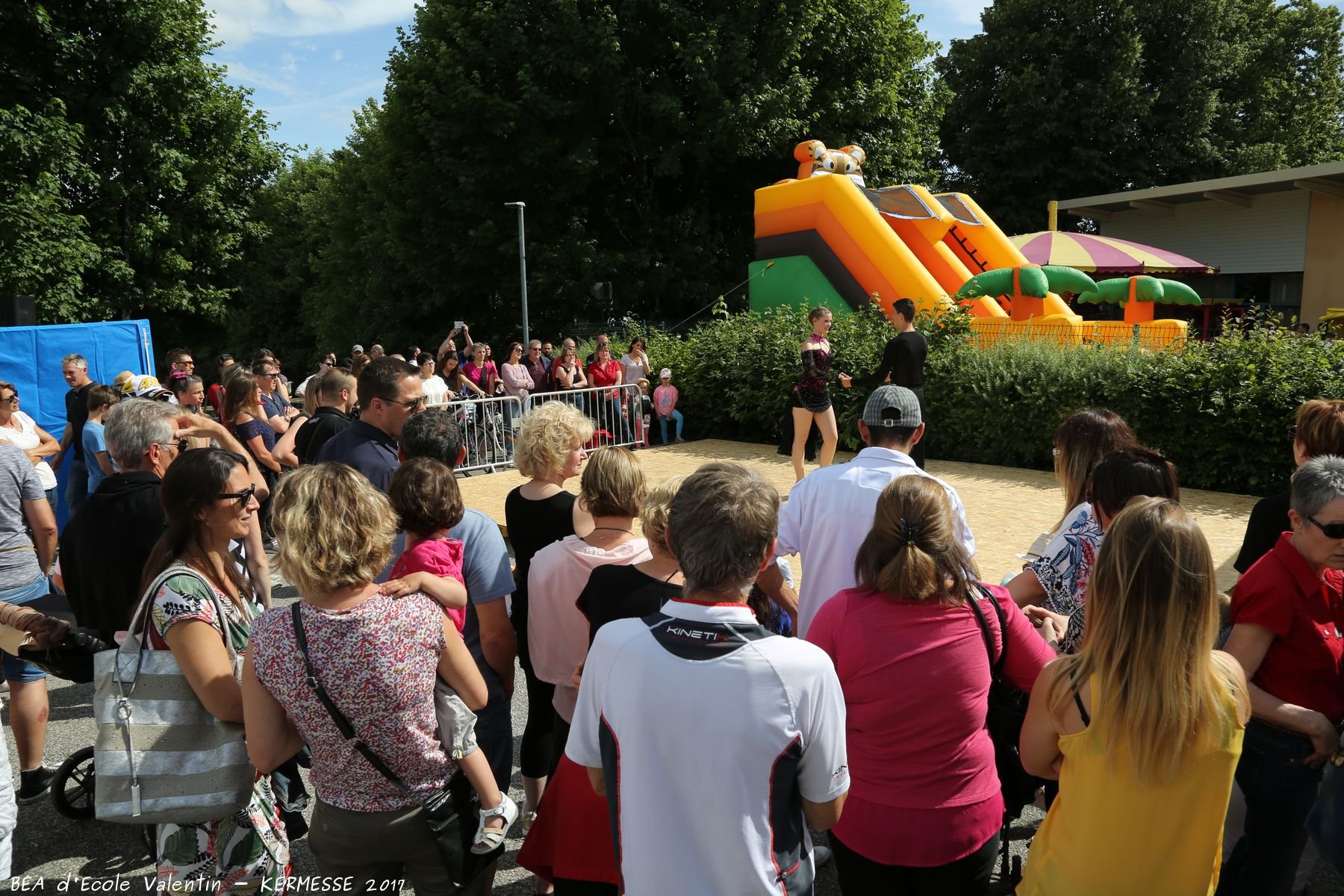 Lire la suite à propos de l’article Kermesse 2017 à Ecole Valentin<span class="rating-result after_title mr-filter rating-result-21061" >			<span class="no-rating-results-text">.</span>		</span>